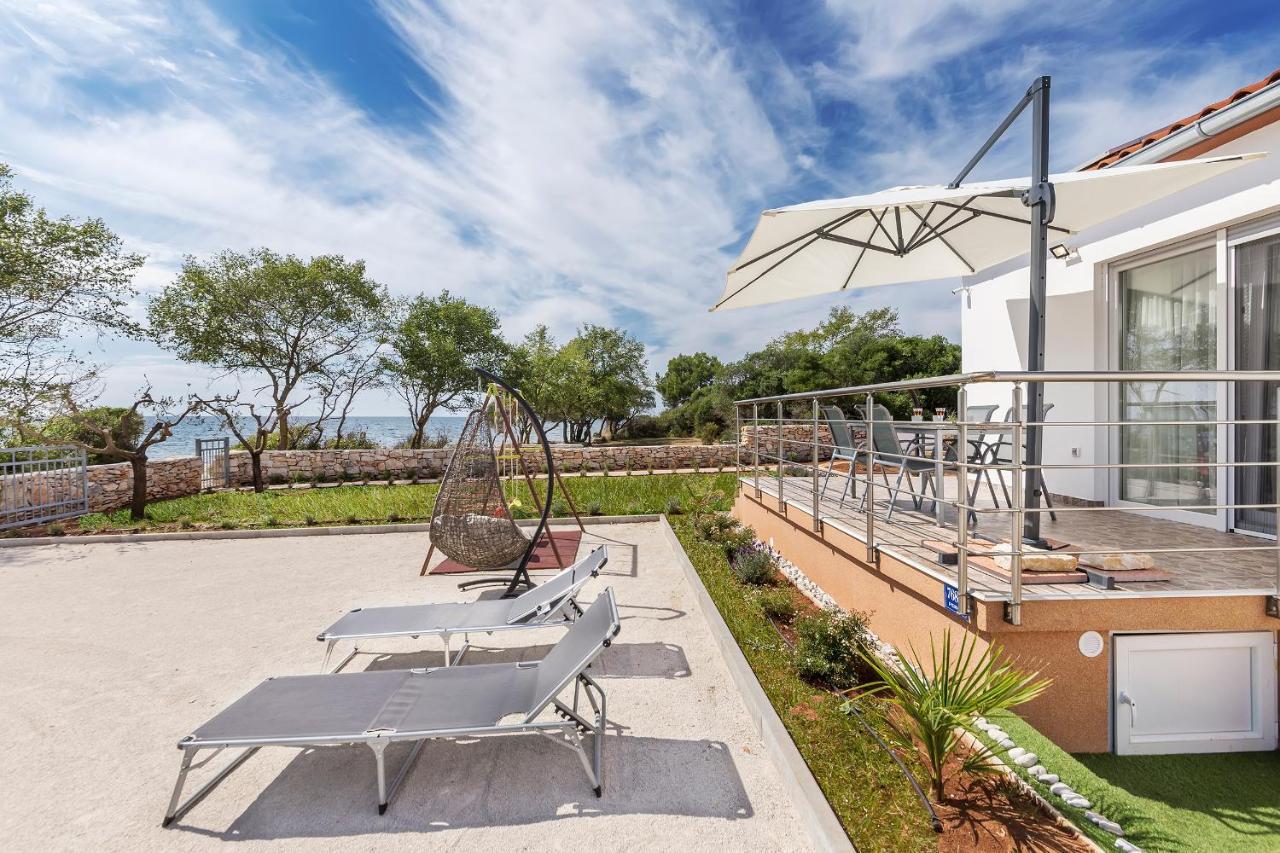 House Of Peace Villa Peroj Luaran gambar